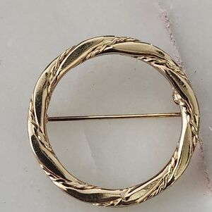 Monet Twisted Rope Circle Gold Tone Vintage Brooch